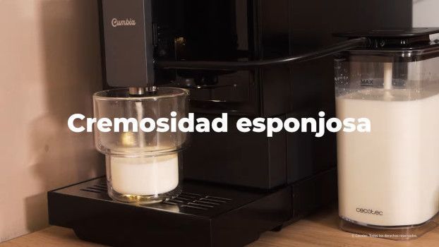 capuccino con leche espumada y cremosa