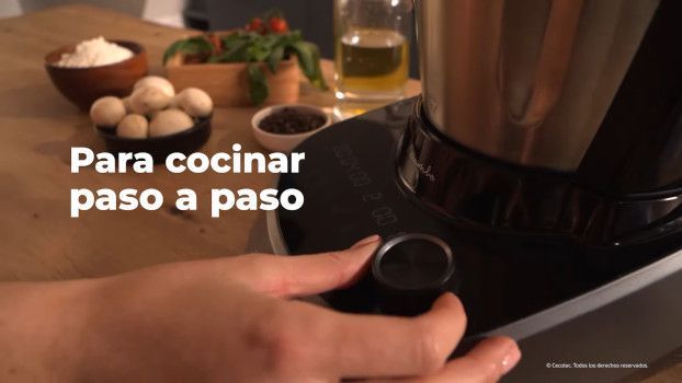 panel tactil y rueda debajo de la jarra compacto